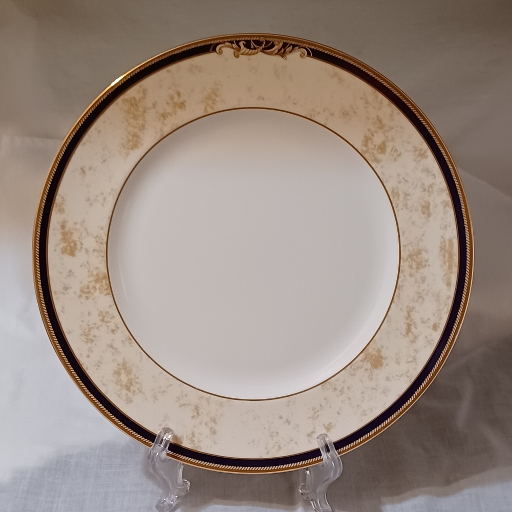 Wedgwood BiCentenary 1995 Cornucopia Dinner Plate Bone China Made in England
